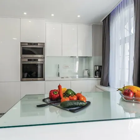 Two-bedroom In 公寓 *